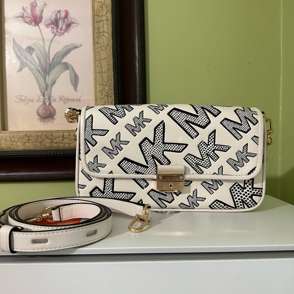 π€ β€οΈMICHAEL KORS β€οΈπ€ BRADSHAW SMALL LOGO EMBOSSED LEATHER SHOULDER - Picture 8 of 14